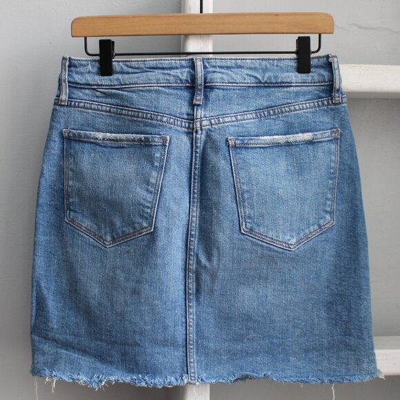 Old Navy Blue High-Waisted Button-Fly Frayed-Hem Jean Denim Mini Skirt Size 6 - Picture 2 of 6